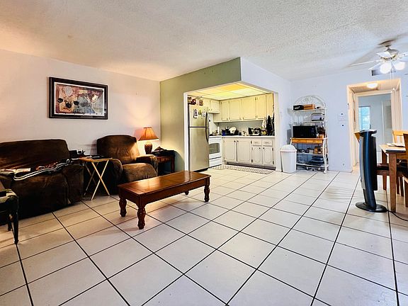 3rd image of 411 Southampton A