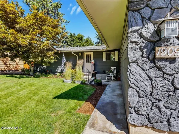 1909 E Pine Hill Ct, Coeur D Alene, ID 83815
