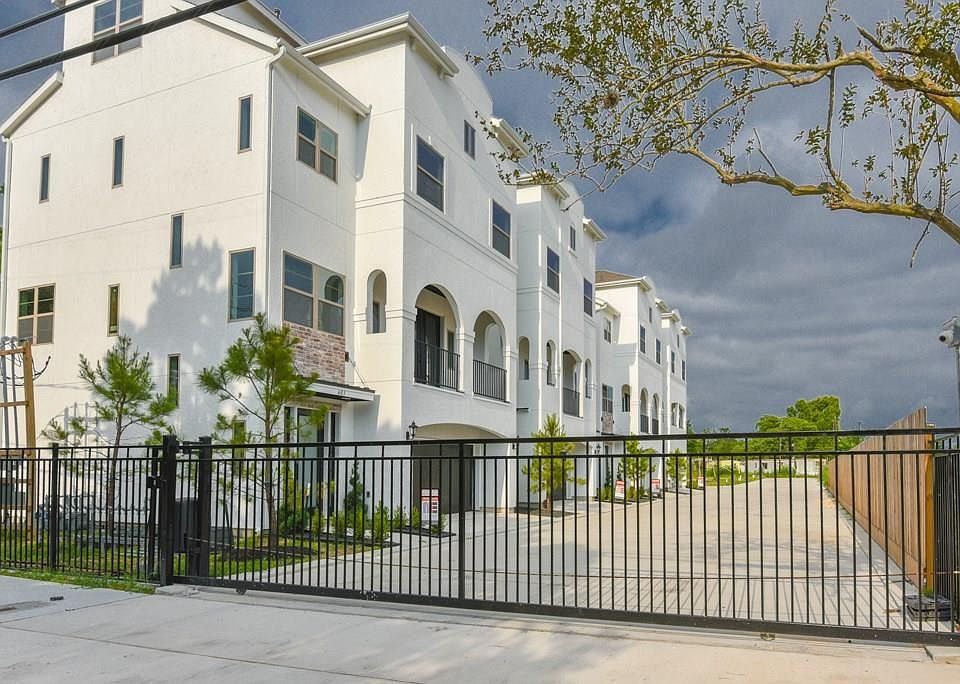 Gated community (4 units). Subject property is the 3rd from the gate