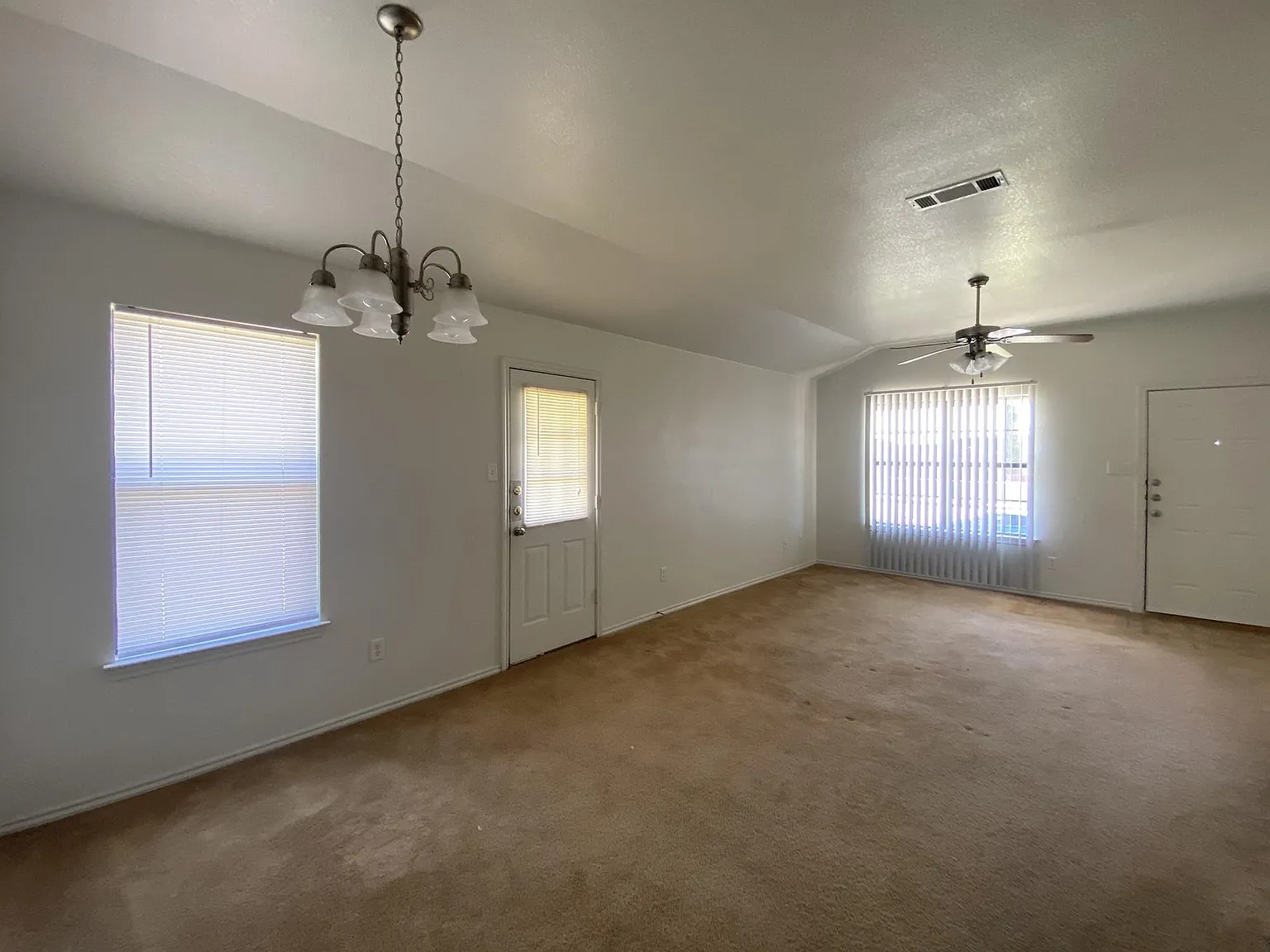 3 bed, 1204 sqft, $1,150 — Photo 2