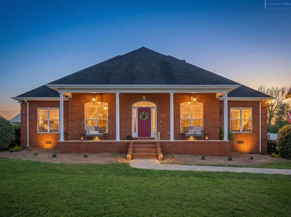 195 Stonegate Dr, Smithville, TN 37166