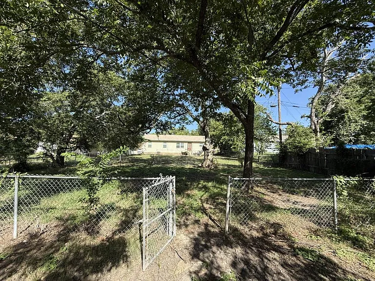 1204 S 7th St — Photo 34
