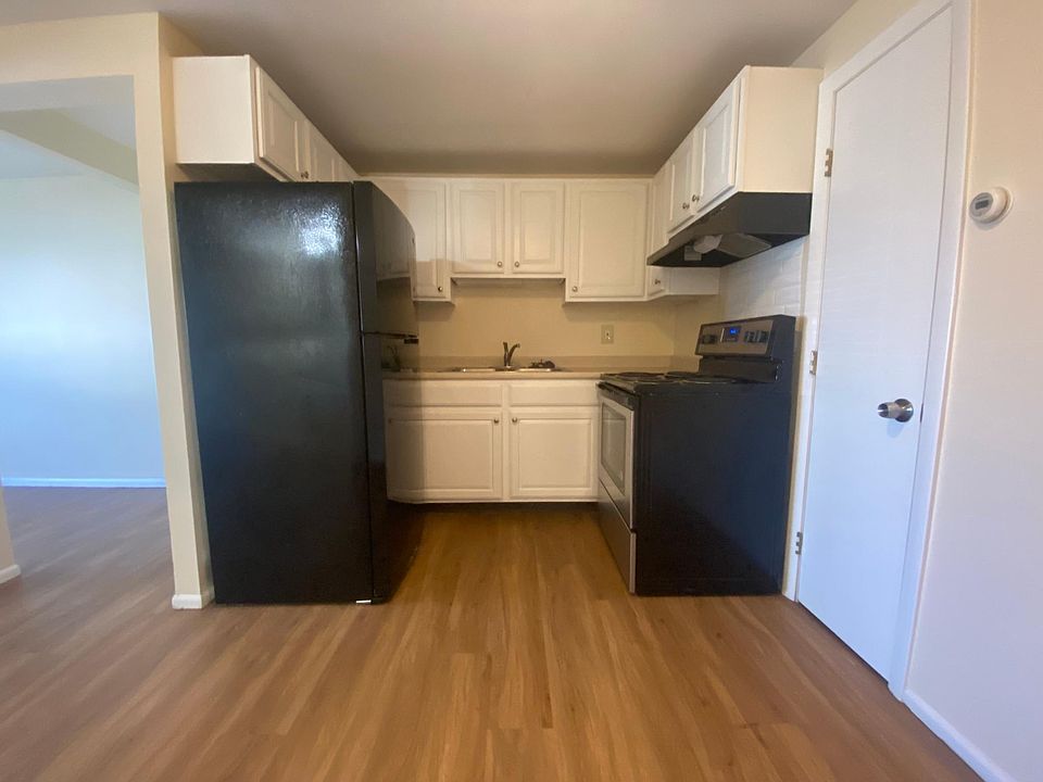 1st image of 200 Vincent Ave APT 15