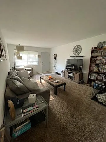 2 bed, 910 sqft, $1,350 — Photo 2