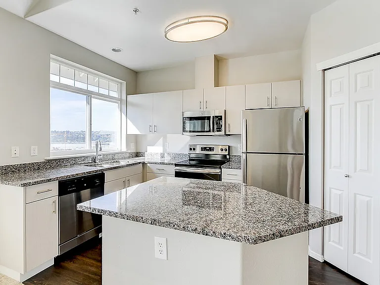 Pinnacle on Lake Washington — Photo 5