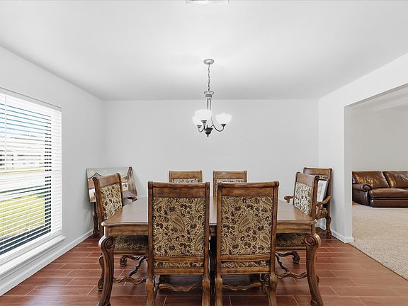 4th image of 224 Willow Springs Dr