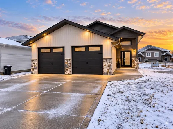 4019 W Monarch Way, Stettler, AB T4K 1M4