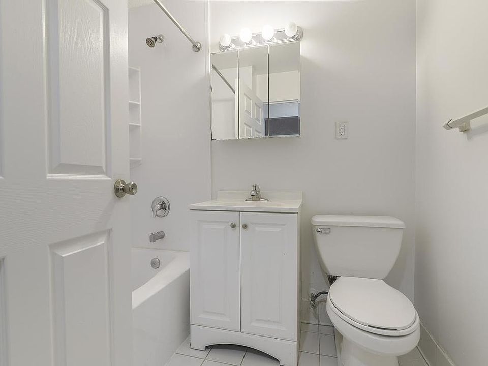2nd image of 546 Main St APT 621