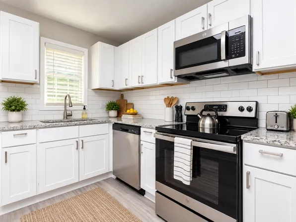 Longview Village | 1 & 2 Bedroom Apartments in Raleigh | Off 2 Months
