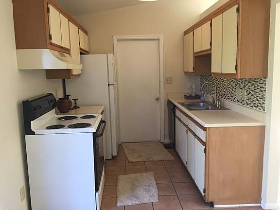 3rd image of 8288 N Waterford Dr