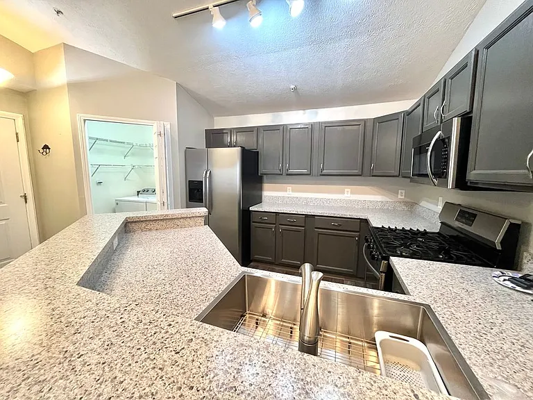 4417 Inverness St — Photo 4