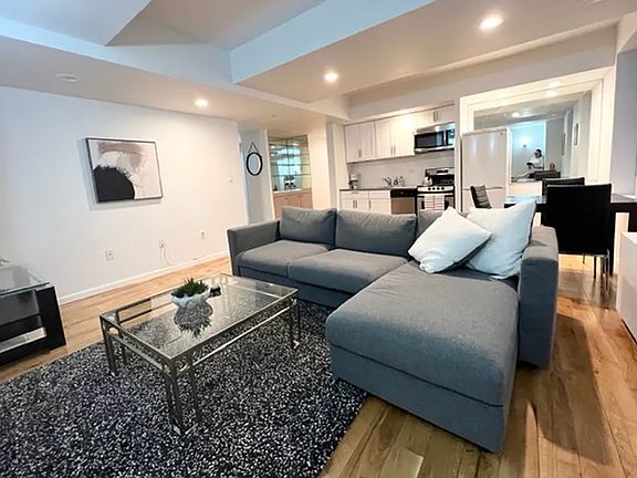 2nd image of 150 W 51st St APT 1401