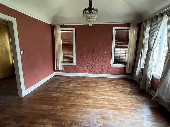 4th image of 1815 W Main St