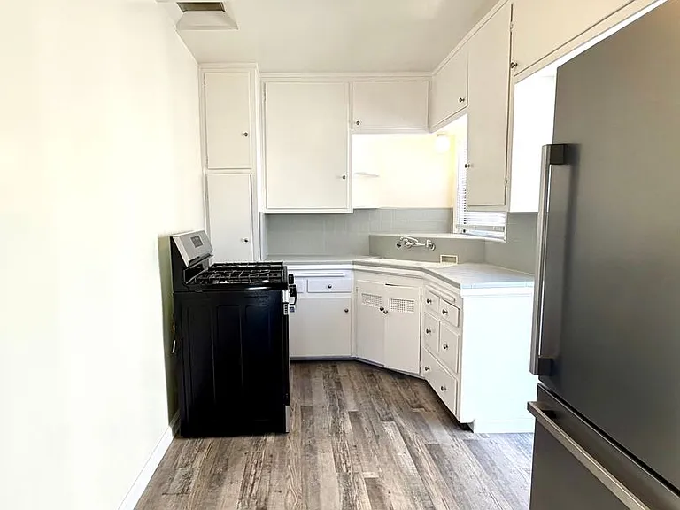 2105 W Carson St — Photo 3