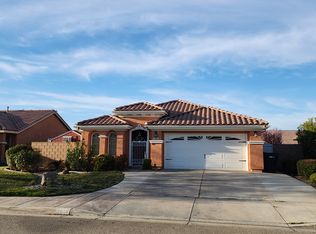 3045 E Newgrove St, Lancaster, CA 93535