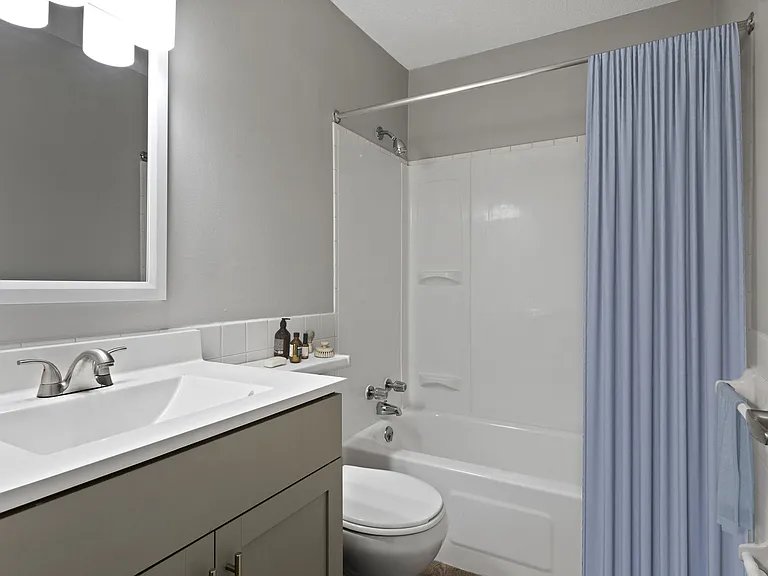 Windsor South Apartments — Photo 38
