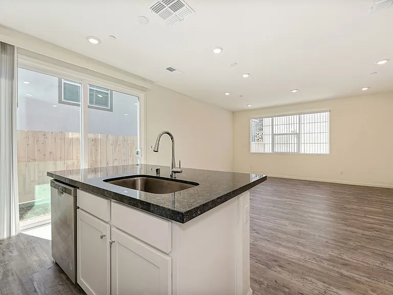 3209 Sunny Gate Ln — Photo 17
