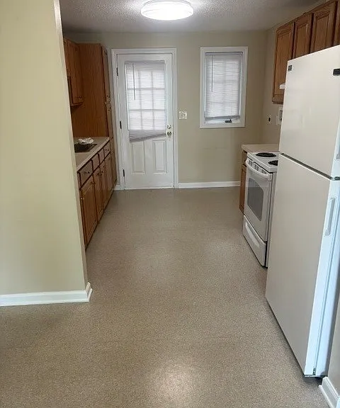 1B Winthrop Dr — Photo 2