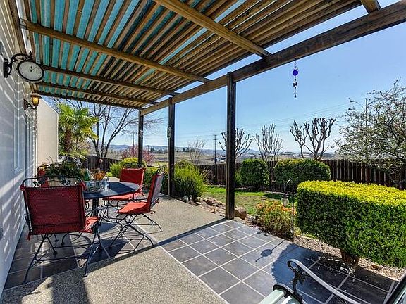 4th image of 1110 Crestline Cir