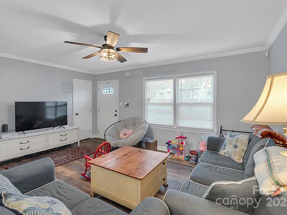 4th image of 708 S 10th St