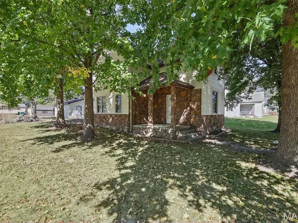 305 N Main St, Lenzburg, IL 62255