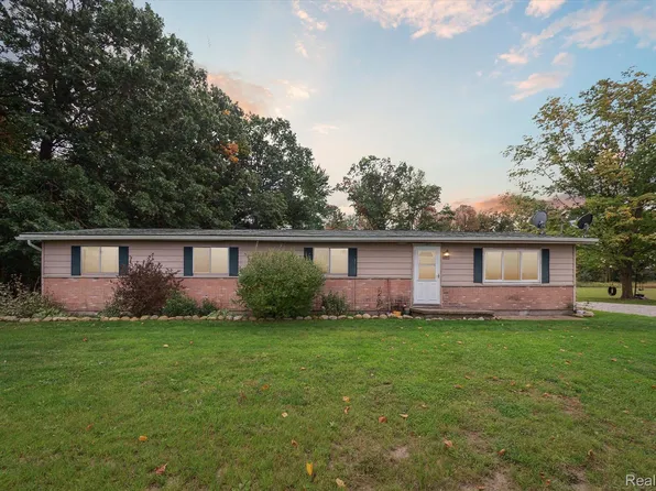 4925 Dixon Rd, Caro, MI 48723