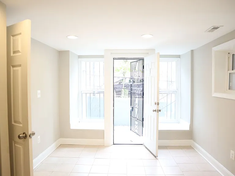 2206 N Charles St — Photo 12