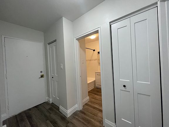 3rd image of 987 Mohawk Rd E #9