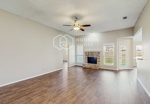 4th image of 301 W Willow Creek Dr