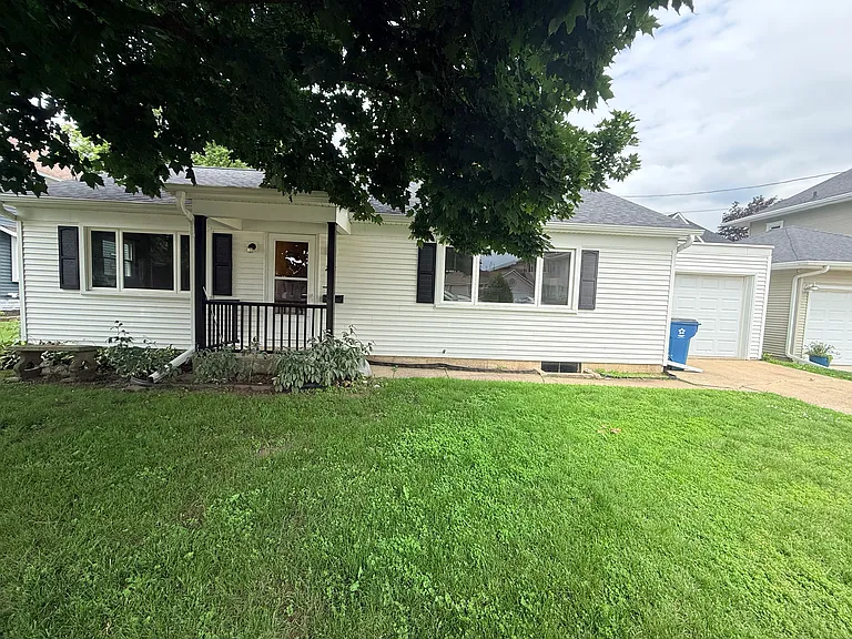 212 N Ottawa Ave — Photo 1