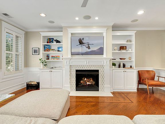5th image of 3823 N Ashland Ave #203