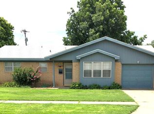 2805 W 21st St, Plainview, TX 79072