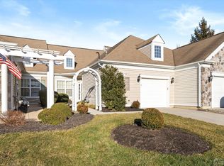 4 Sparrow Dr, Hamilton, NJ 08690