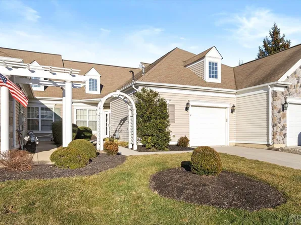 4 Sparrow Dr, Hamilton, NJ 08690
