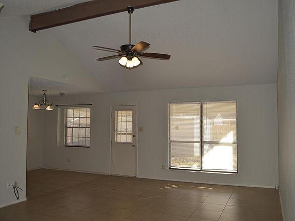 5th image of 553 Clover Dr