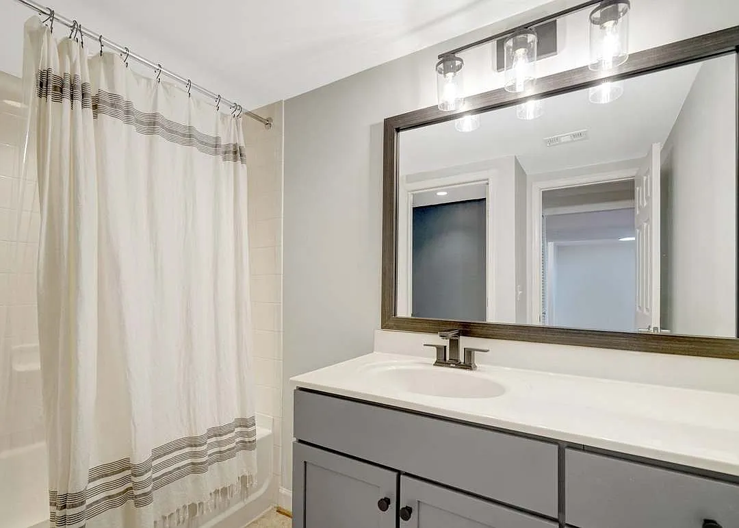 1 bed, 851 sqft, $2,300 — Photo 3