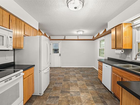 3rd image of 700 S 2nd St