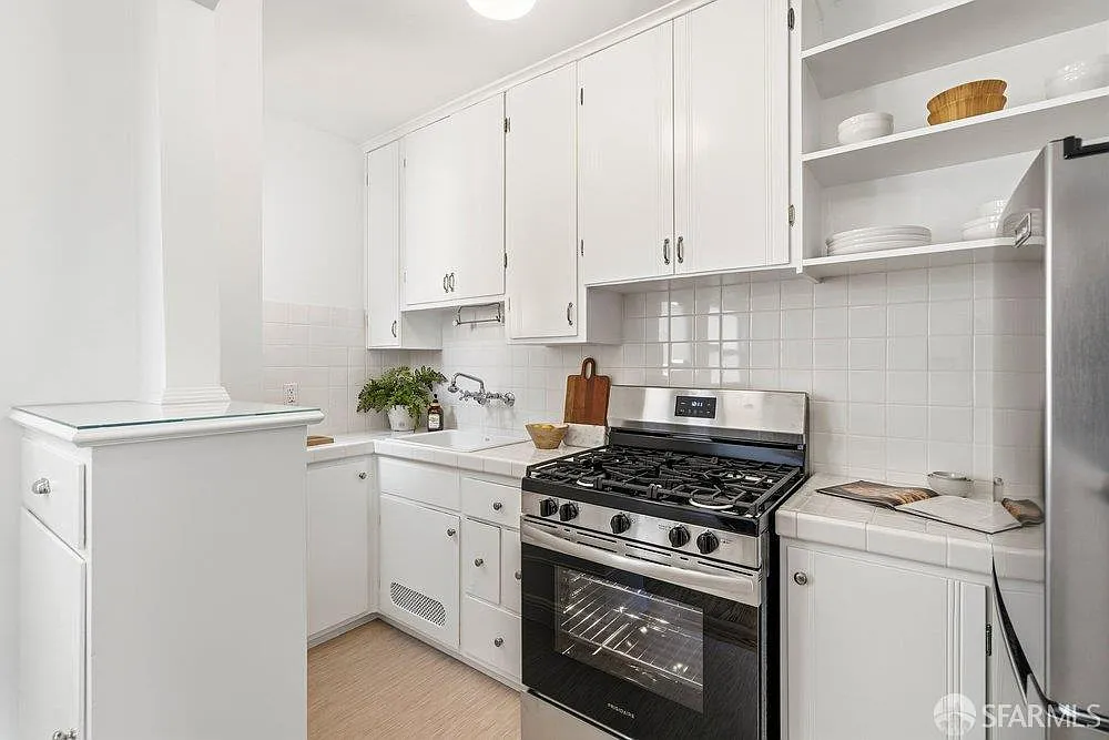 40 28th St APT 1 - Photo 9