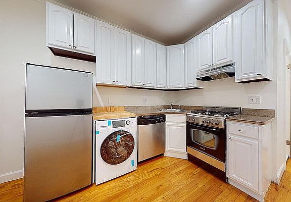 2nd image of 84 Bradhurst Ave APT 1