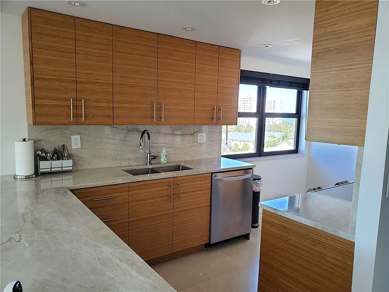 1401 N Riverside Dr #807 — Photo 18
