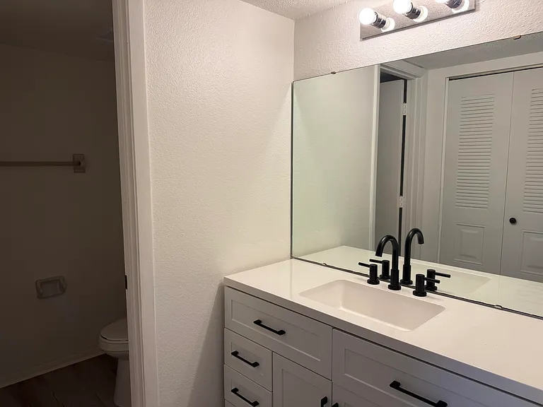 1536 SE Royal Green Cir #201 — Photo 8