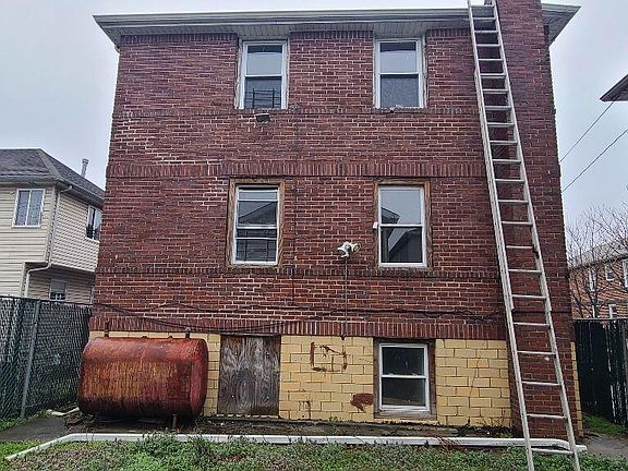 4th image of 153 South Ave