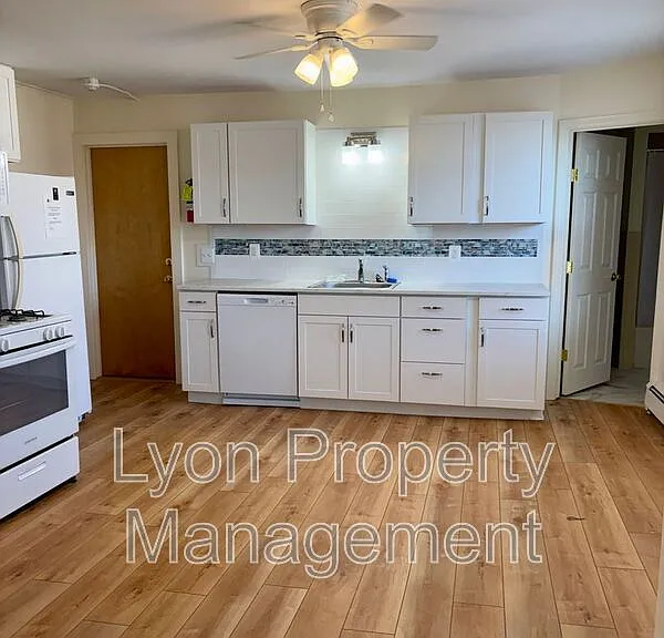 94 Anthony Ave #2R — Photo 2