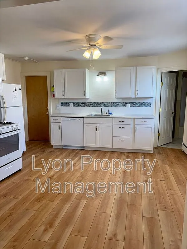 Building Photo - 94 Anthony Ave #2R