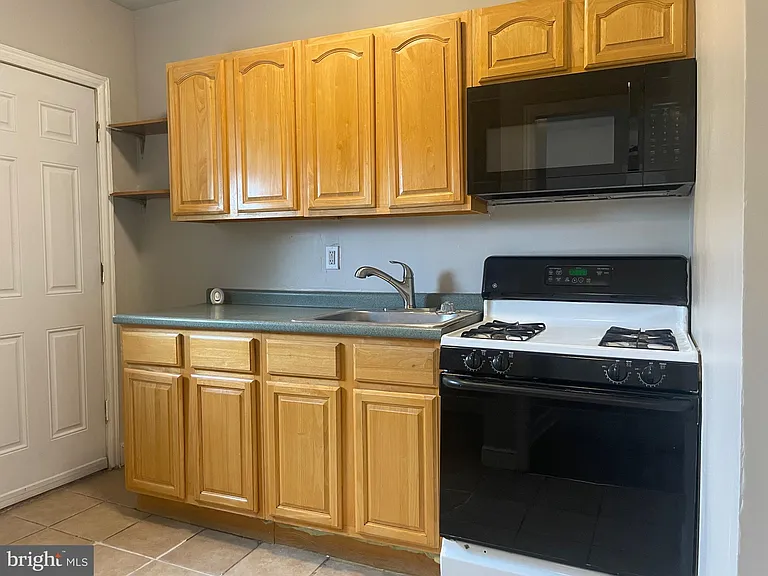 412 E Walnut Ln #3 — Photo 15