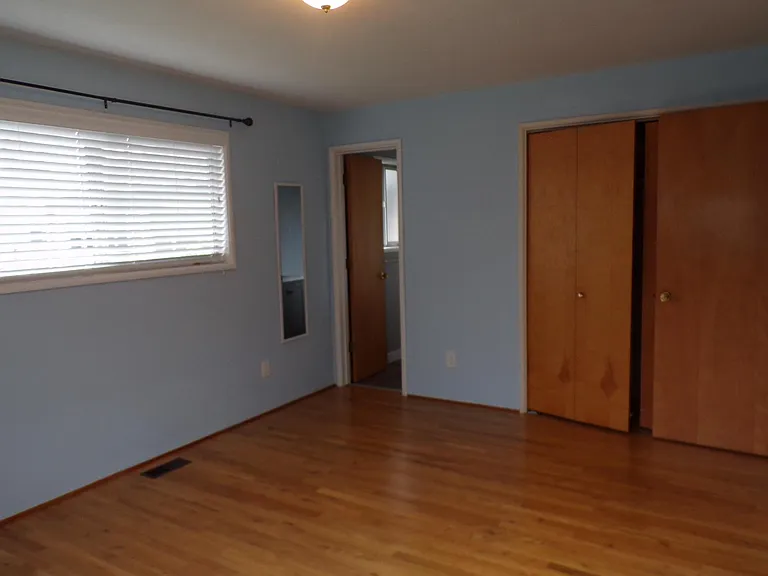 2740 NW Stewart St — Photo 10