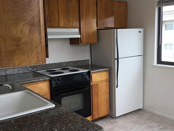 5th image of 301 88th St APT 4