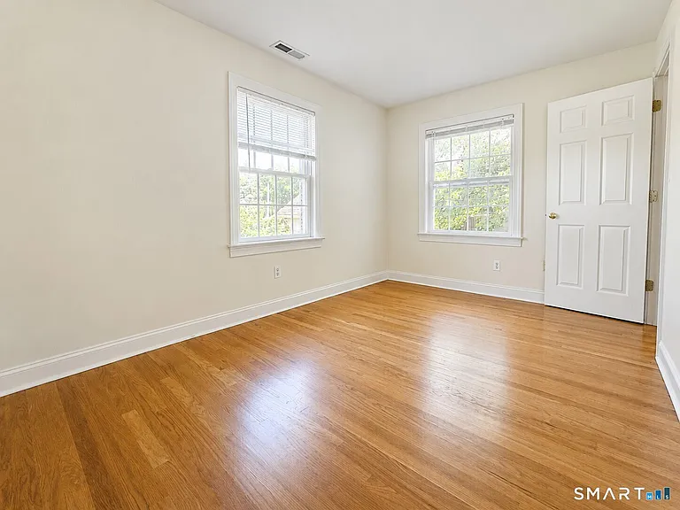 47 E Maple St — Photo 4