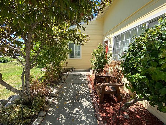2nd image of 2921 N Mountain Ave
