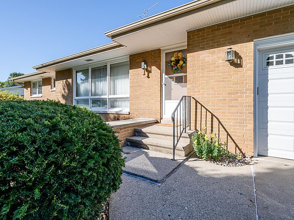 2nd image of 5556 Donald St